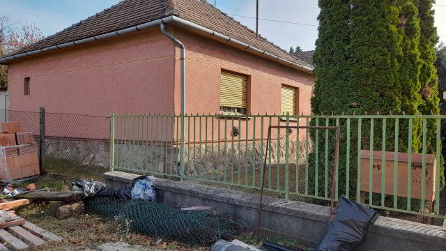 Eladó családi ház, Szadán 79 M Ft, 2 szobás