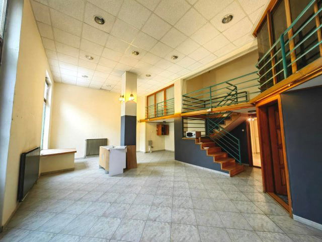 Eladó üzlethelyiség, XIII. kerületben, Vőlegény utcában