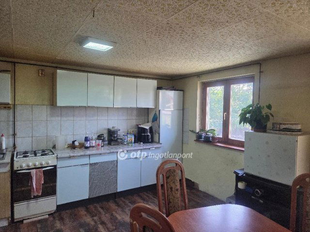 Eladó családi ház, Újszászon 23.5 M Ft, 3 szobás