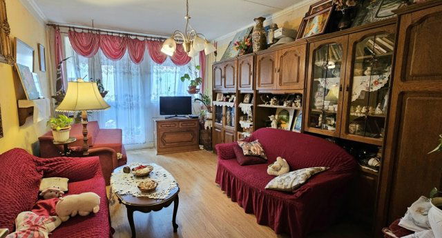 Eladó panellakás, Pécsett 45.99 M Ft, 3 szobás