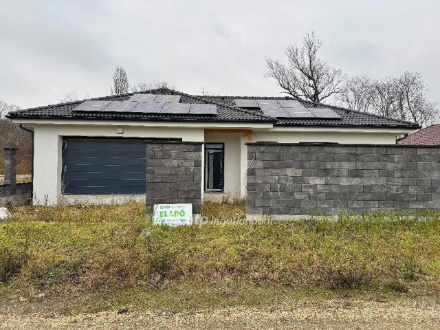 Eladó családi ház, Máriakálnokon 179.9 M Ft, 5 szobás