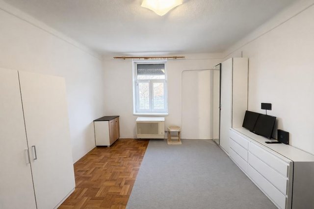 Eladó téglalakás, IV. kerületben, Szent László téren