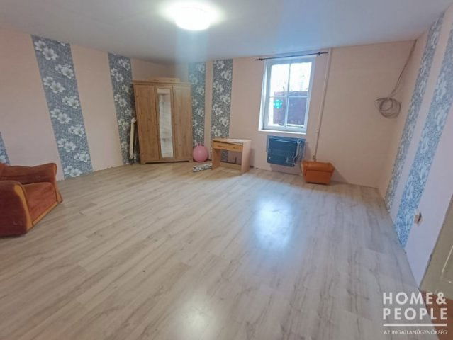 Eladó családi ház, Bakson 9.59 M Ft, 3 szobás