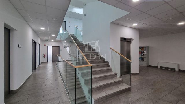 Kiadó iroda, Székesfehérvárott 33 E Ft / hó