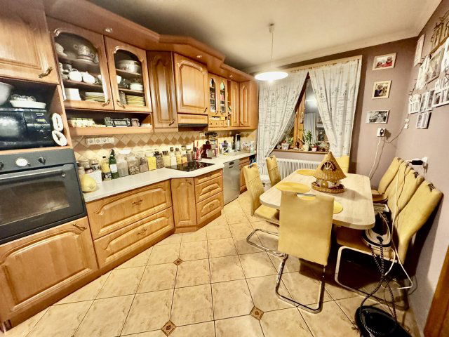 Eladó hotel, Egerben, Madách Imre utcában 158 M Ft, 8 szobás