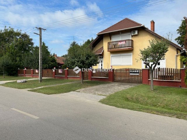 Eladó üzlethelyiség, Tiszafüreden 207.6 M Ft, 2 szobás