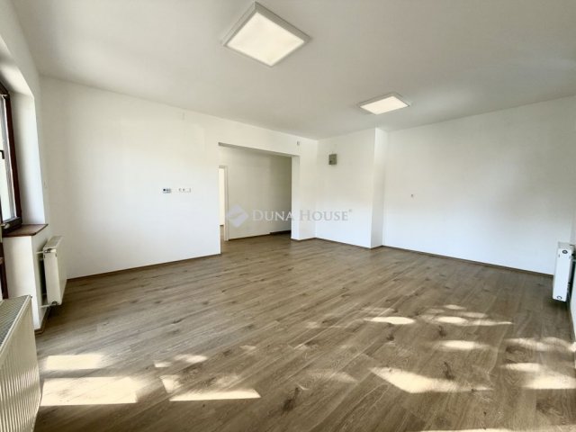 Eladó téglalakás, Szentendrén 135 M Ft, 4+1 szobás