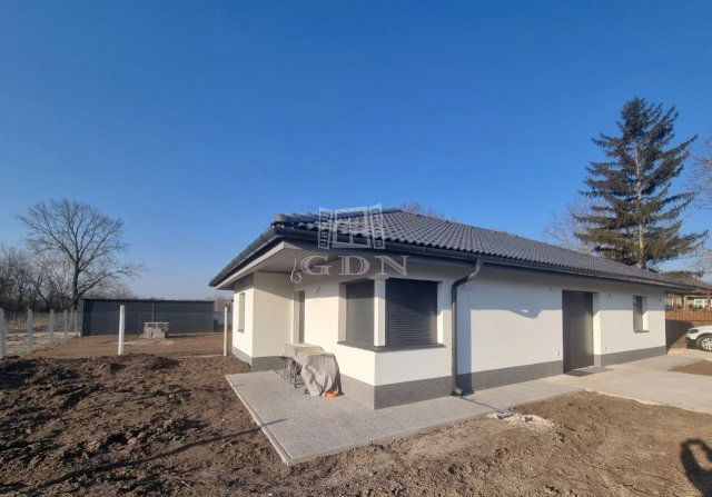 Eladó családi ház, Székesfehérvárott 89 M Ft, 4 szobás