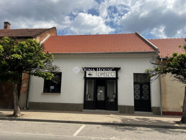Eladó családi ház, Siklóson, Felszabadulás utcában 32.9 M Ft