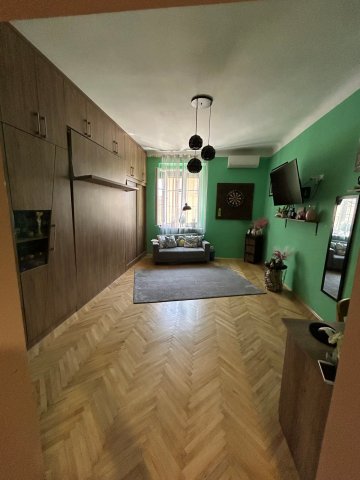 Eladó téglalakás, Szegeden, Öthalom utcában 39.9 M Ft, 1 szobás