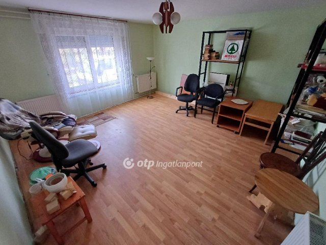 Eladó családi ház, Baján 32.5 M Ft, 2 szobás