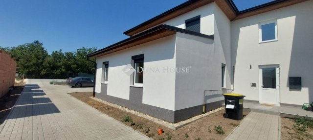 Kiadó téglalakás, albérlet, Tatabányán 300 E Ft / hó