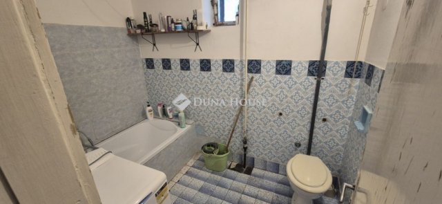 Eladó családi ház, Sárbogárdon 16.8 M Ft, 2 szobás