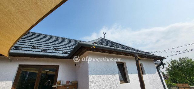 Eladó családi ház, Tápon 49.9 M Ft, 2 szobás