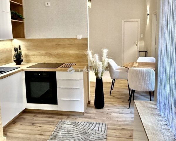 Eladó téglalakás, Budapesten, VII. kerületben 139 M Ft, 3 szobás