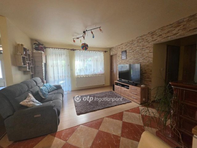 Eladó családi ház, Győrött 109.9 M Ft, 1+3 szobás