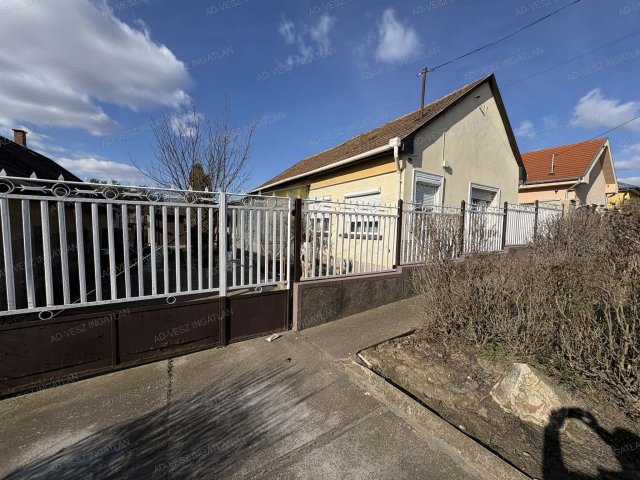 Eladó családi ház, Ócsán 49.9 M Ft, 2 szobás