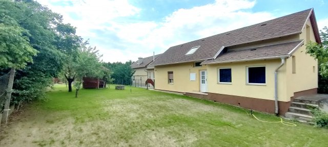 Eladó családi ház, Székesfehérvárott 77.9 M Ft, 4+1 szobás