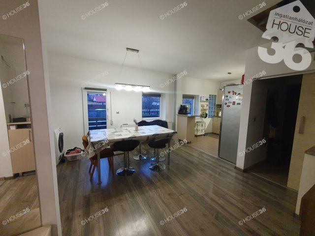 Eladó ikerház, Kecskeméten 111.5 M Ft, 5 szobás