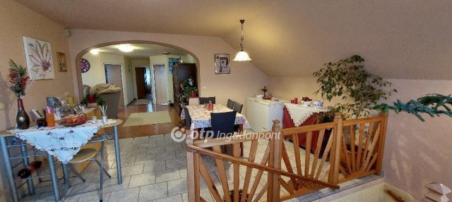 Eladó családi ház, Baracskán 98 M Ft, 6 szobás