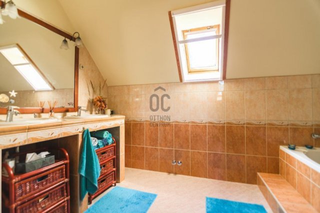 Eladó családi ház, Szigetszentmiklóson 145 M Ft, 6 szobás