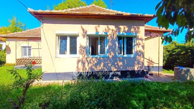 Eladó családi ház, Átányon 14.5 M Ft, 4 szobás