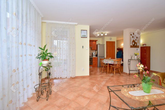 Eladó téglalakás, Szegeden 87.9 M Ft, 3 szobás