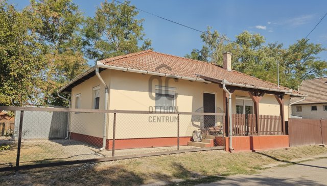 Eladó családi ház, Poroszlón 45.9 M Ft, 4 szobás