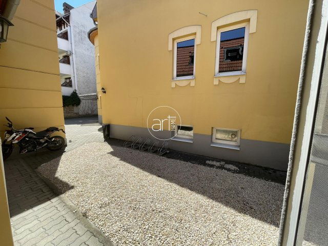Kiadó ipari ingatlan, Szegeden 220 E Ft / hó