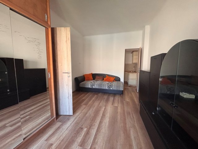 Eladó téglalakás, Pécsett, Megyeri téren 75 M Ft, 2 szobás