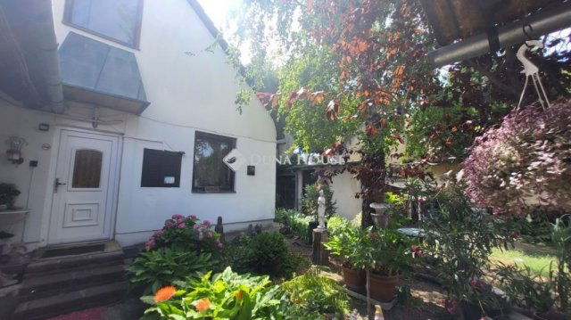 Eladó családi ház, Szentendrén 200 M Ft, 5 szobás