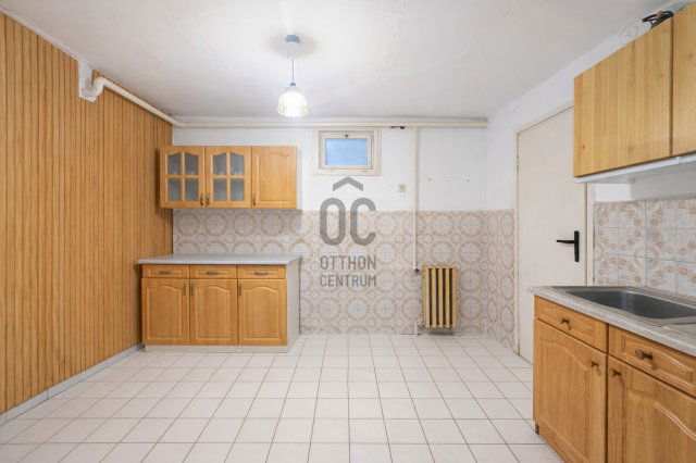 Eladó családi ház, Esztergomban 64.99 M Ft, 6 szobás