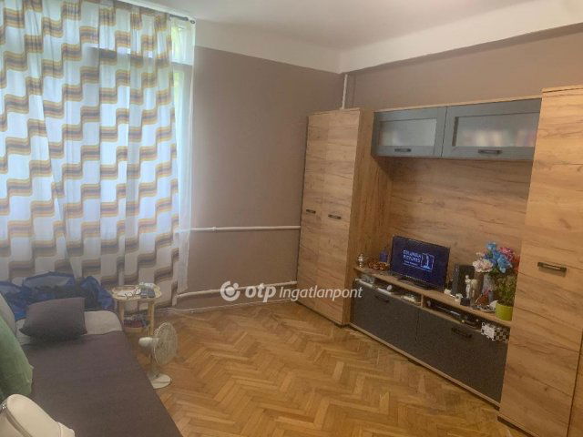 Eladó téglalakás, Gyöngyösön 27.5 M Ft, 1 szobás