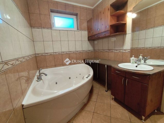 Eladó családi ház, Alsónémediben 104.9 M Ft, 3 szobás