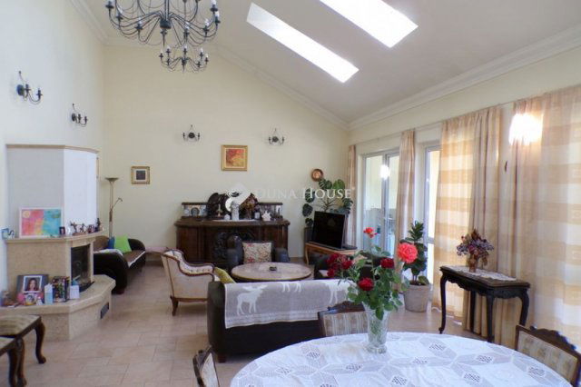 Eladó családi ház, Nyíregyházán 199 M Ft, 10 szobás