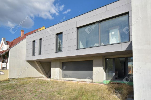 Eladó családi ház, Szegeden 319.99 M Ft, 5 szobás