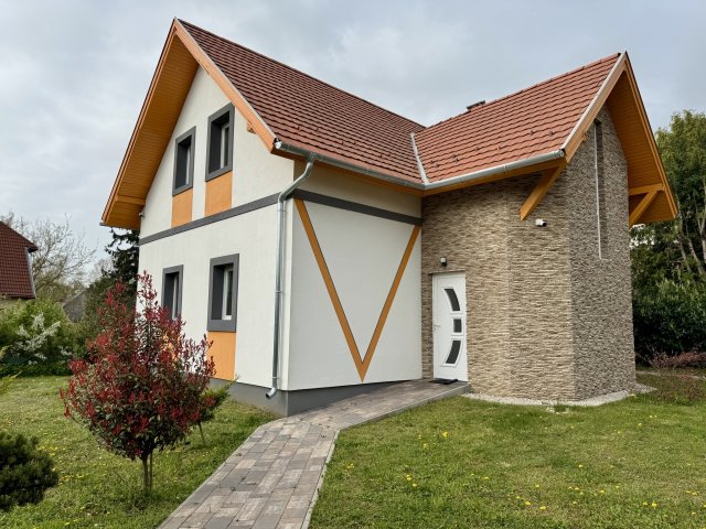 Eladó családi ház, Gyenesdiáson 154.9 M Ft, 6 szobás