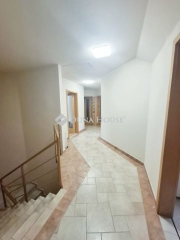 Eladó ikerház, Nagytarcsán 169.9 M Ft, 5 szobás