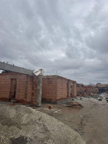 Eladó ikerház, Vecsésen 149.9 M Ft, 5 szobás