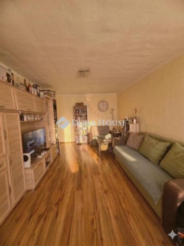 Eladó panellakás, Pécsett, Nagy Imre úton 42.9 M Ft, 2 szobás