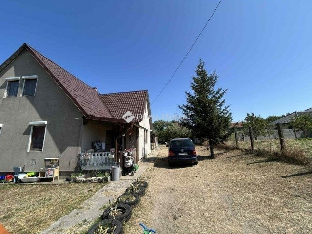 Eladó családi ház, Inárcson 69.9 M Ft, 7 szobás