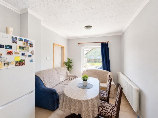 Eladó családi ház, Kunszentmiklóson 37.2 M Ft, 2 szobás