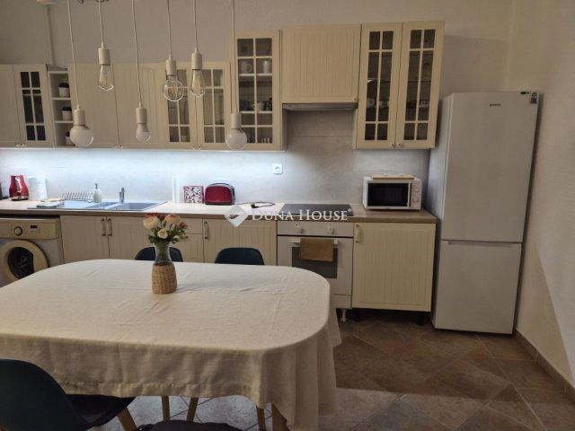 Eladó téglalakás, Budapesten, VII. kerületben 120.5 M Ft