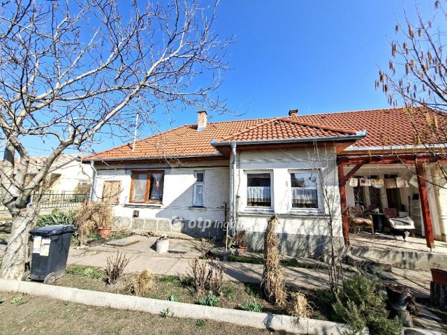 Eladó családi ház, Ráckeresztúron 69.99 M Ft, 5 szobás