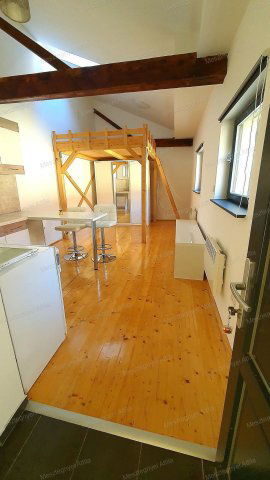 Eladó téglalakás, Sopronban 24.5 M Ft, 1 szobás