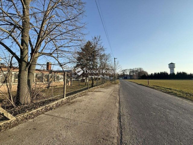 Eladó ipari ingatlan, Városföldön 19.9 M Ft