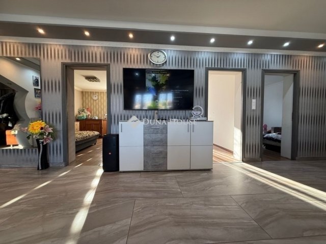 Eladó családi ház, Őrbottyánban 105 M Ft, 4 szobás