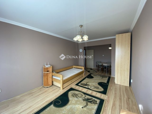 Kiadó panellakás, albérlet, Győrött 200 E Ft / hó, 3 szobás