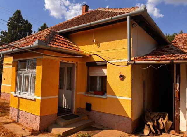 Eladó családi ház, Tiszaföldváron 17.99 M Ft, 2 szobás