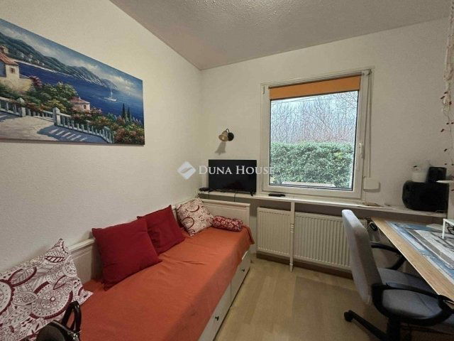 Eladó családi ház, Vecsésen 144.9 M Ft, 4 szobás